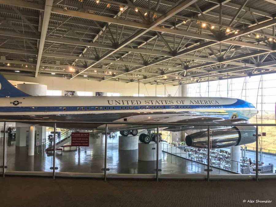 Самолет американских президентов. Air Force One & Marine One: библиотека Рейгана Самолет американских президентов. Air Force One & Marine One: библиотека Рейгана